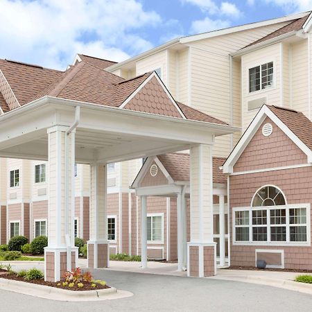 Microtel Inn & Suites By Wyndham University Medical Park Грийнвил Екстериор снимка