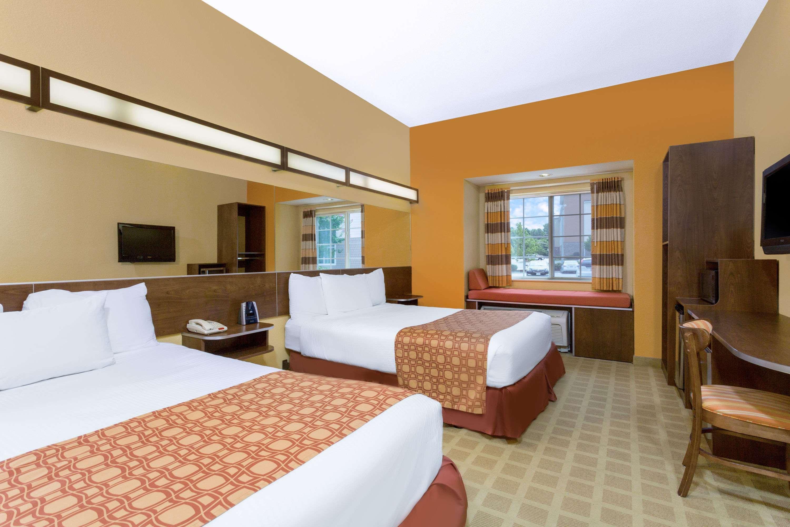 Microtel Inn & Suites By Wyndham University Medical Park Грийнвил Екстериор снимка