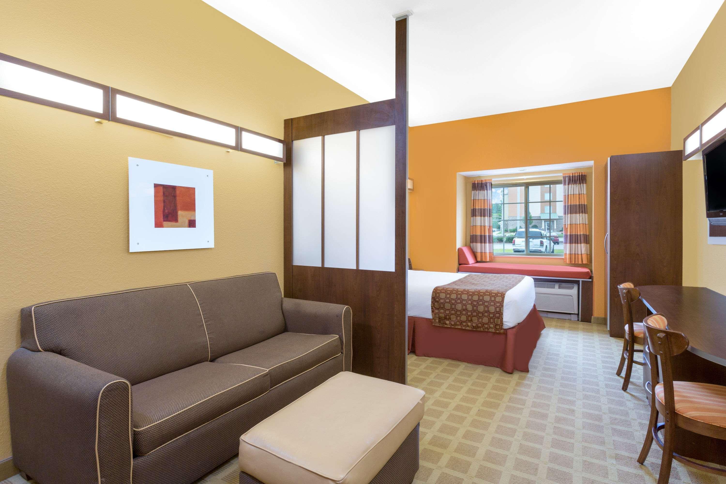 Microtel Inn & Suites By Wyndham University Medical Park Грийнвил Екстериор снимка