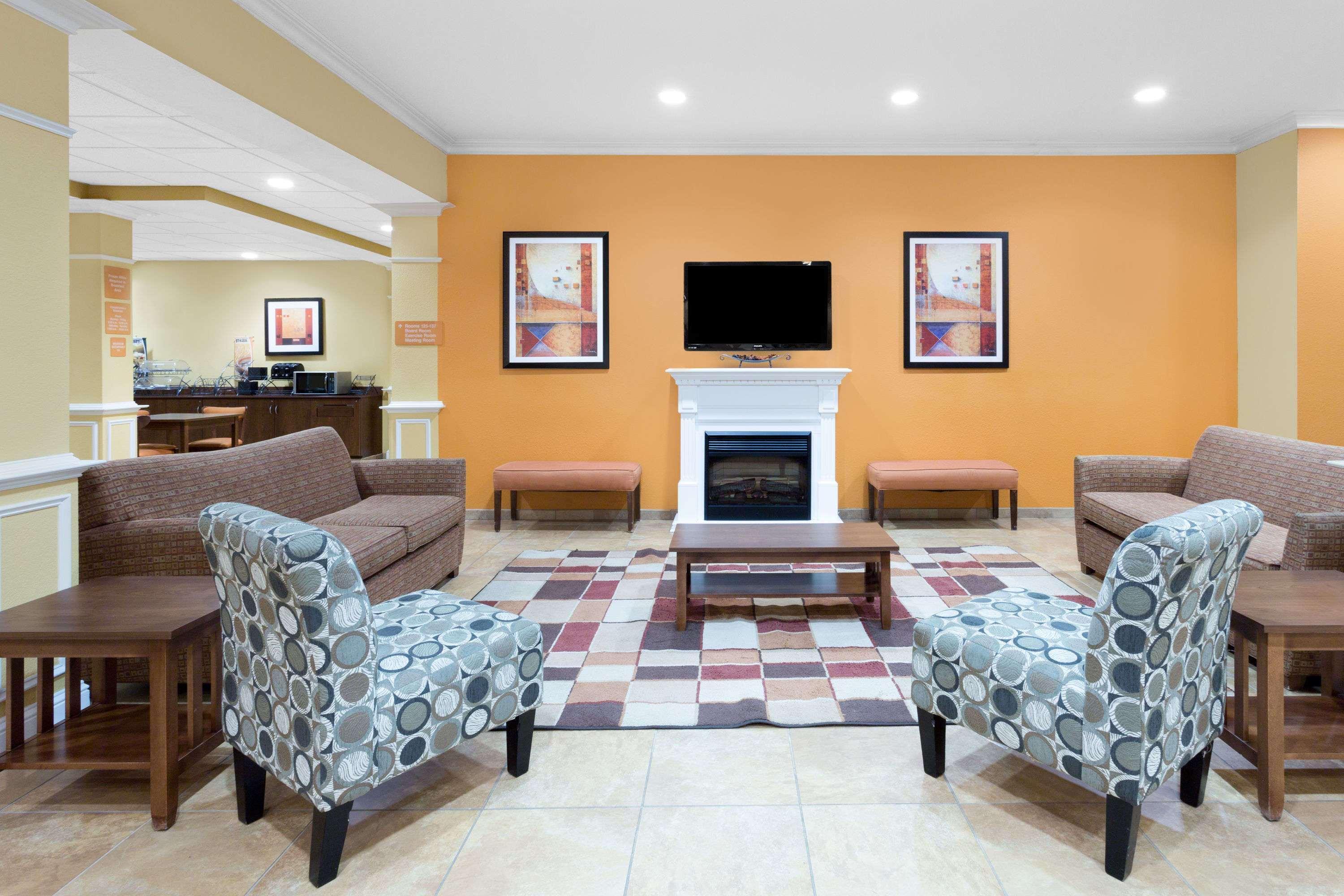 Microtel Inn & Suites By Wyndham University Medical Park Грийнвил Екстериор снимка