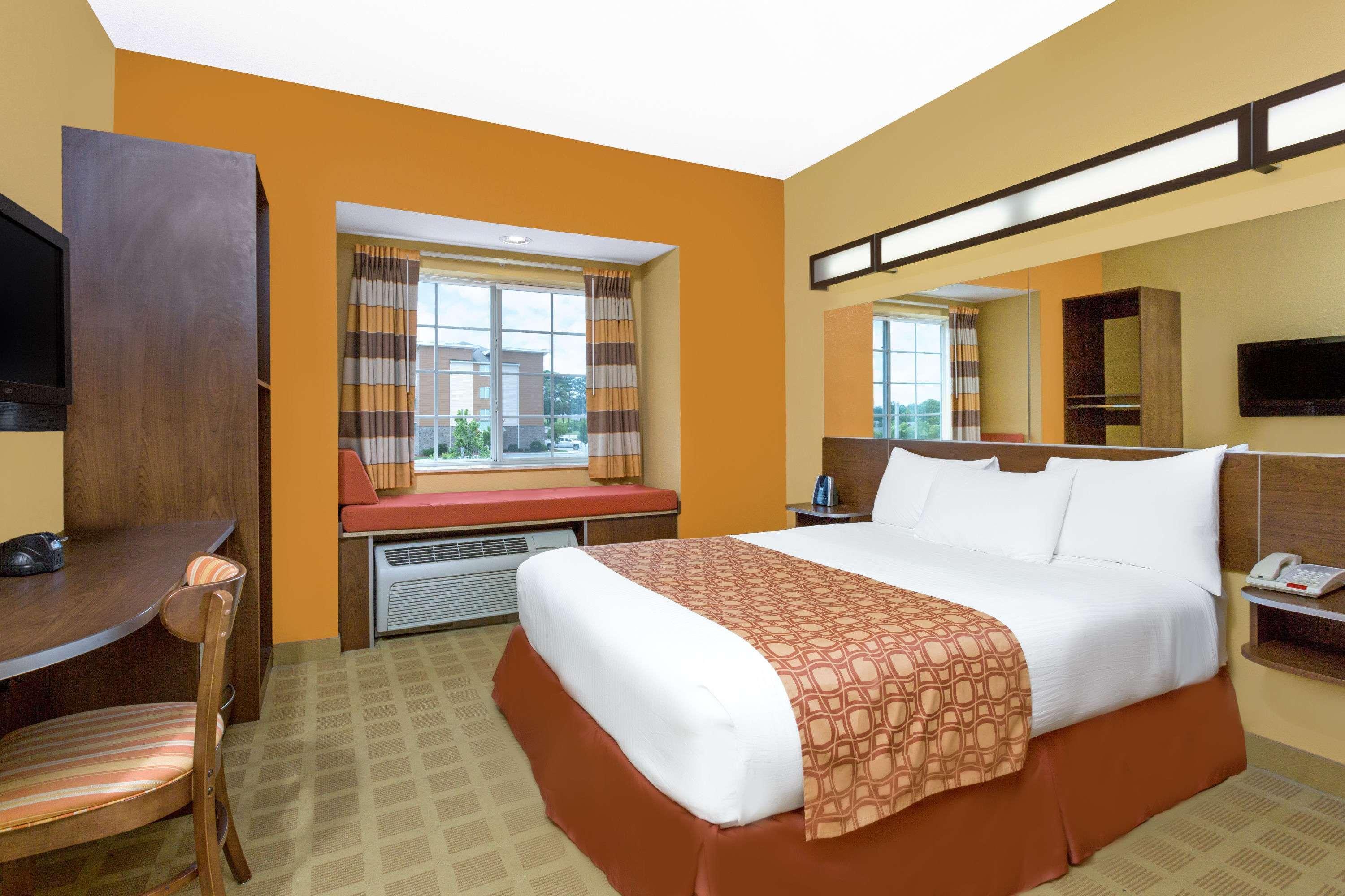 Microtel Inn & Suites By Wyndham University Medical Park Грийнвил Екстериор снимка