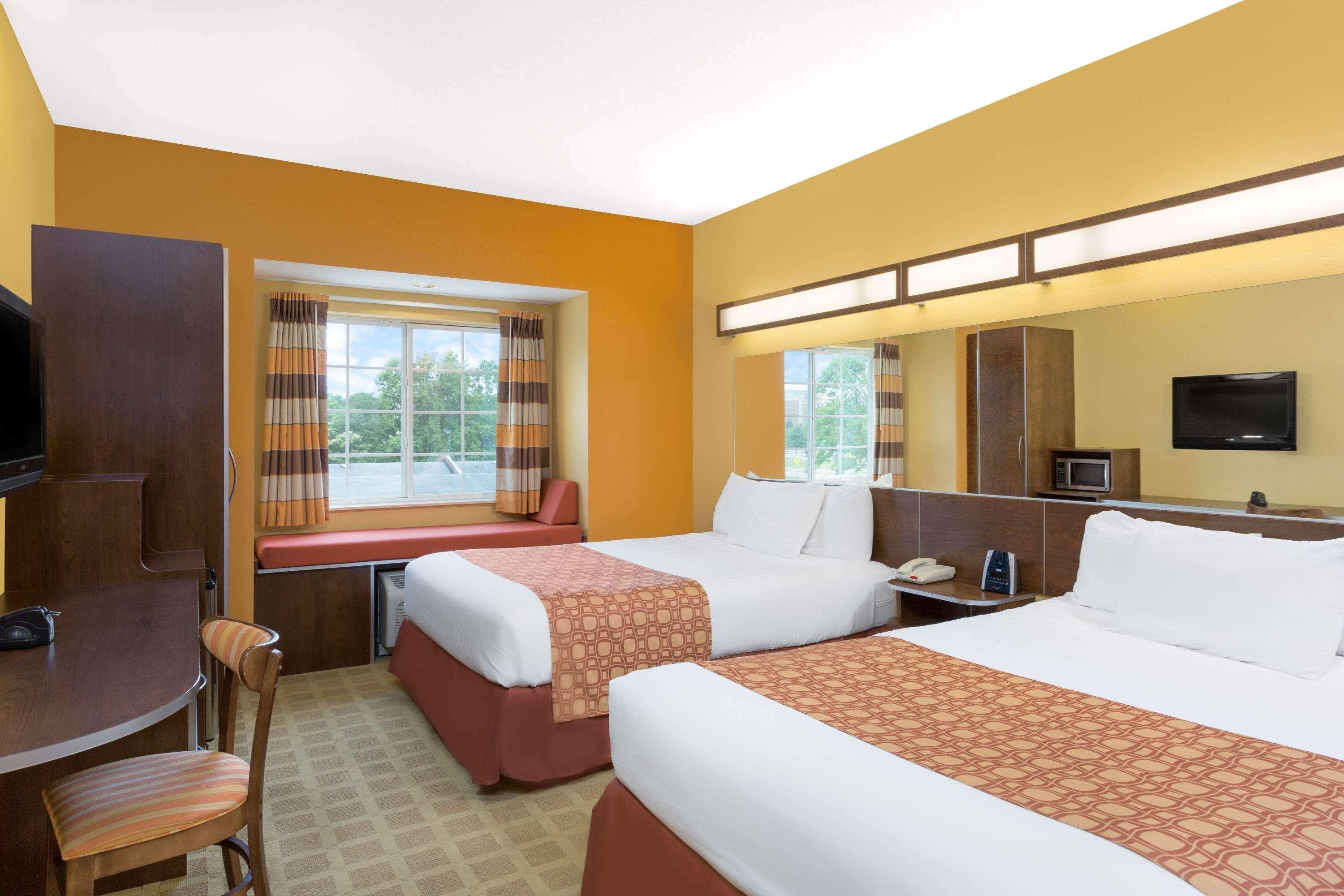 Microtel Inn & Suites By Wyndham University Medical Park Грийнвил Екстериор снимка