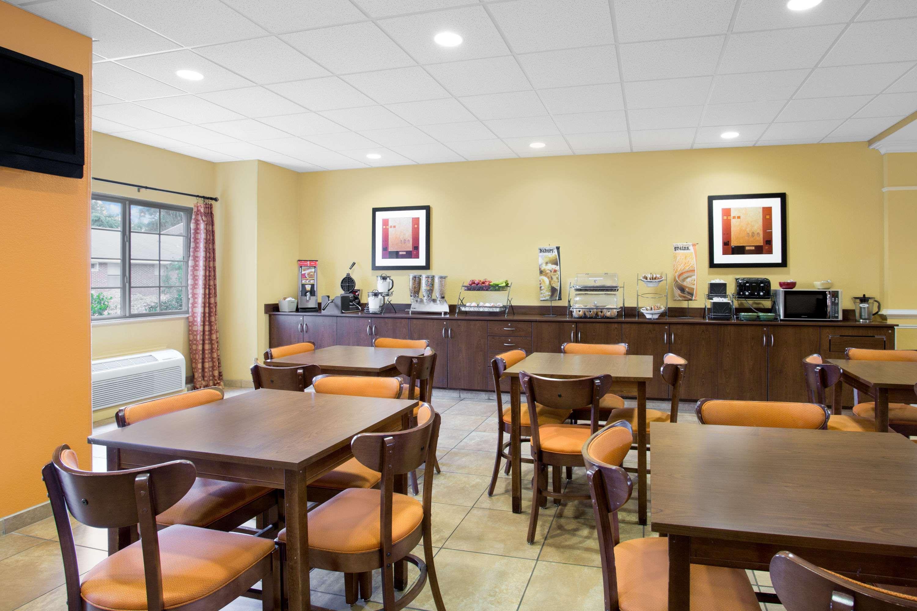Microtel Inn & Suites By Wyndham University Medical Park Грийнвил Екстериор снимка